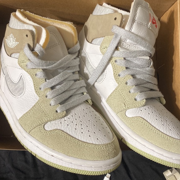 Womens Air Jordan 1 Zoom - Picture 2 of 3